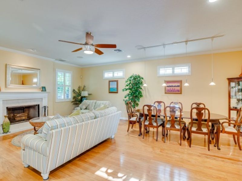 747 Hampton Woods SW