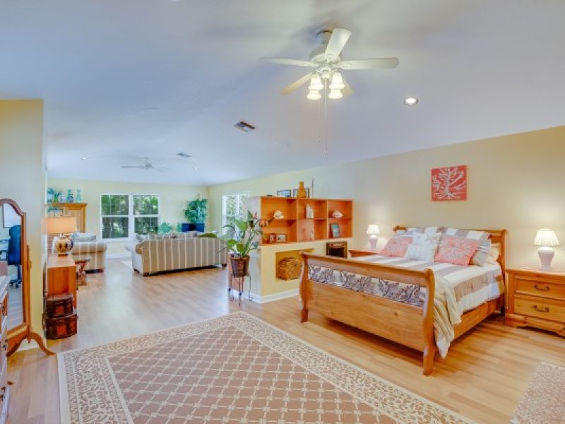 747 Hampton Woods SW